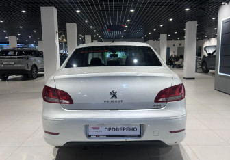 Подержанный автомобиль Peugeot 408 2014 года (5 фото)