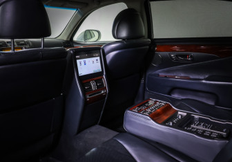 Подержанный автомобиль Lexus LS 2012 года (19 фото)