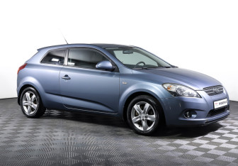 Подержанный автомобиль Kia Ceed Hatchback 2008 года (3 фото)