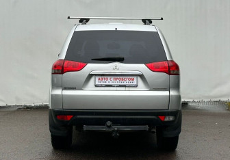 Подержанный автомобиль Mitsubishi Pajero Sport 2014 года (6 фото)