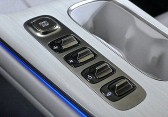 Подержанный автомобиль Xiaomi SU7 2024 года (12 фото)