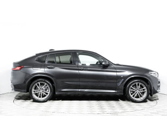 Подержанный автомобиль BMW X4 2021 года (4 фото)
