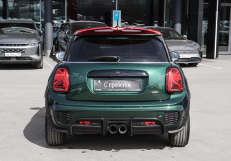 Подержанный автомобиль MINI Hatch 2017 года (6 фото)