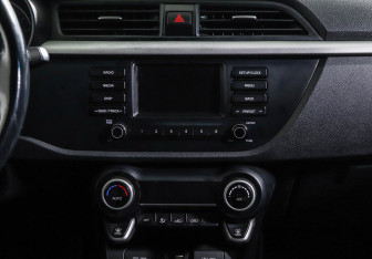 Подержанный автомобиль Kia Rio Hatchback 2018 года (8 фото)