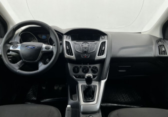 Подержанный автомобиль Ford Focus Sedan 2013 года (12 фото)