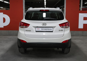 Подержанный автомобиль Hyundai ix35 2012 года (6 фото)