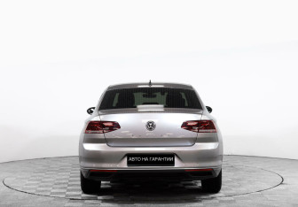 Подержанный автомобиль Volkswagen Passat Sedan 2020 года (4 фото)