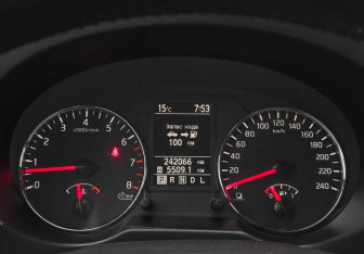 Подержанный автомобиль Nissan X-Trail 2014 года (13 фото)