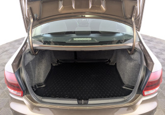 Подержанный автомобиль Volkswagen Polo Sedan 2017 года (10 фото)