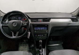 Подержанный автомобиль Skoda Rapid Liftback 2014 года (22 фото)