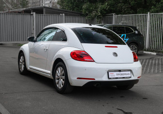 Подержанный автомобиль Volkswagen Beetle Hatchback 2014 года (6 фото)