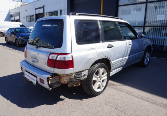 Подержанный автомобиль Subaru Forester Suv 2002 года (5 фото)