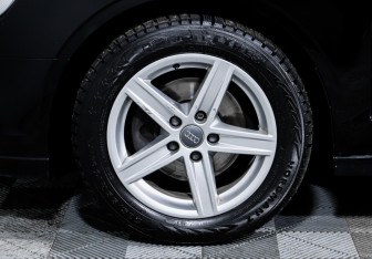 Подержанный автомобиль Audi A3 Sedan 2018 года (15 фото)