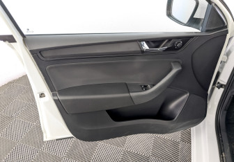 Подержанный автомобиль Skoda Rapid Liftback 2019 года (19 фото)