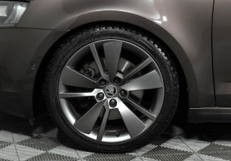 Подержанный автомобиль Skoda Octavia Wagon 2014 года (8 фото)
