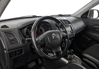 Подержанный автомобиль Citroen C4 Aircross 2014 года (14 фото)