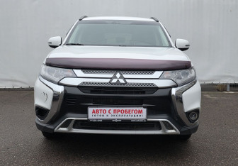 Подержанный автомобиль Mitsubishi Outlander 2019 года (2 фото)