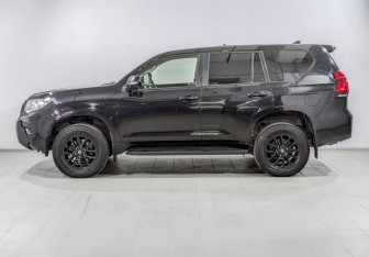 Подержанный автомобиль Toyota Land Cruiser Prado 2019 года (8 фото)