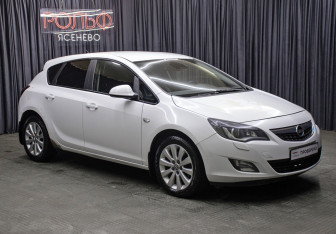 Подержанный автомобиль Opel Astra Hatchback 2011 года (3 фото)