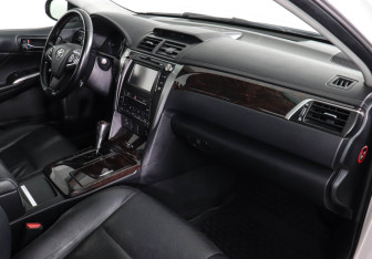 Подержанный автомобиль Toyota Camry Sedan 2014 года (10 фото)