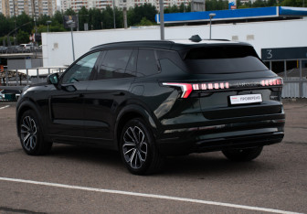 Подержанный автомобиль Lynk&Co 09 2024 года (7 фото)