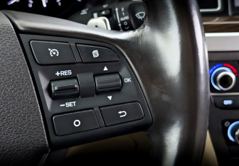 Подержанный автомобиль Genesis G80 2017 года (30 фото)