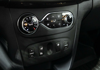 Подержанный автомобиль Renault Logan Sedan 2019 года (10 фото)