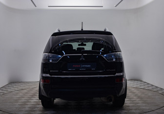 Подержанный автомобиль Mitsubishi Outlander 2008 года (6 фото)