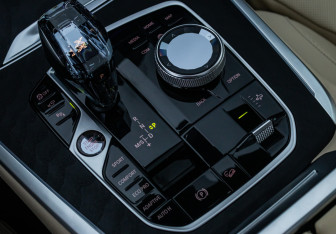 Подержанный автомобиль BMW X7 2021 года (21 фото)