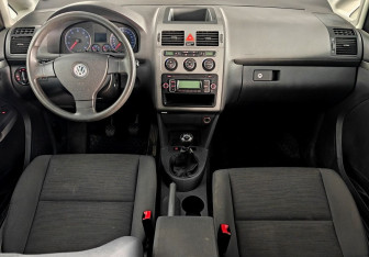 Подержанный автомобиль Volkswagen Touran 2008 года (9 фото)