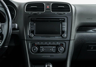 Подержанный автомобиль Volkswagen Golf GTI Hatchback 2012 года (8 фото)