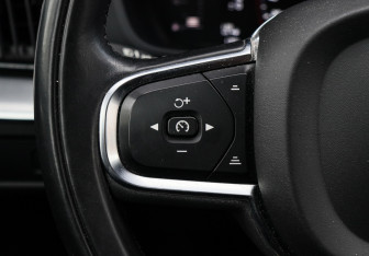 Подержанный автомобиль Volvo XC60 2019 года (25 фото)