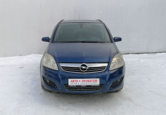 Подержанный автомобиль Opel Zafira Compactvan 2008 года (2 фото)