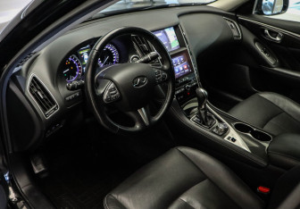 Подержанный автомобиль Infiniti Q50 2017 года (8 фото)