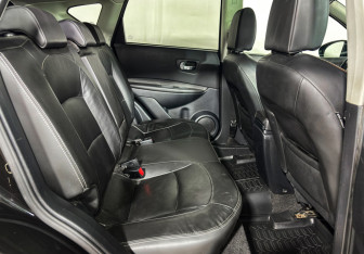 Подержанный автомобиль Nissan Qashqai 2012 года (12 фото)