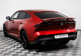 Подержанный автомобиль Changan UNI-V 2023 года (7 фото)