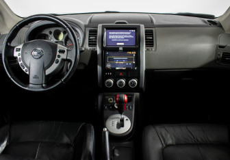 Подержанный автомобиль Nissan X-Trail 2008 года (12 фото)