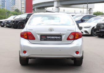 Подержанный автомобиль Toyota Corolla Sedan 2007 года (6 фото)