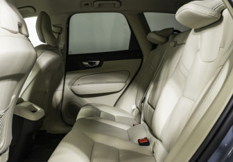 Подержанный автомобиль Volvo XC60 2021 года (13 фото)