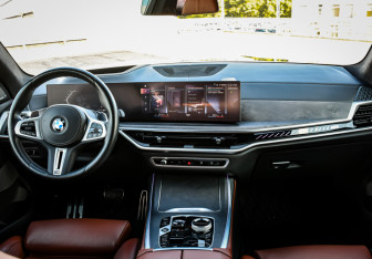 Подержанный автомобиль BMW X7 2022 года (37 фото)