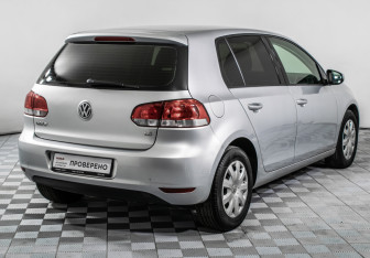Подержанный автомобиль Volkswagen Golf Hatchback 2011 года (5 фото)