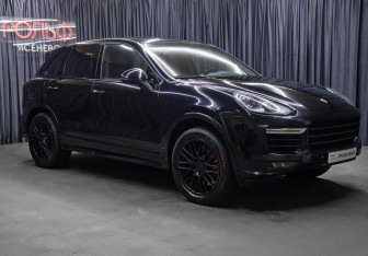 Подержанный автомобиль Porsche Cayenne 2015 года (3 фото)