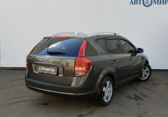 Подержанный автомобиль Kia Ceed Wagon 2011 года (8 фото)