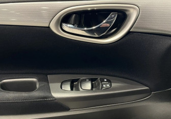 Подержанный автомобиль Nissan Sentra Sedan 2015 года (17 фото)