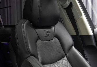 Подержанный автомобиль Audi S8 2021 года (11 фото)