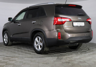 Подержанный автомобиль Kia Sorento 2014 года (7 фото)