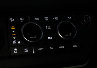 Подержанный автомобиль Land Rover Defender Suv 2020 года (19 фото)