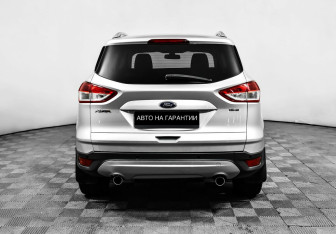 Подержанный автомобиль Ford Kuga 2014 года (6 фото)