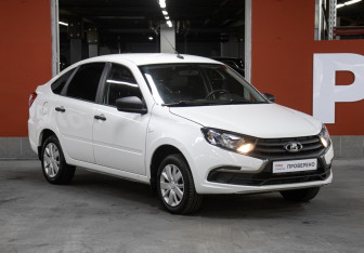 Подержанный автомобиль LADA (ВАЗ) Granta Liftback 2021 года (3 фото)