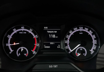 Подержанный автомобиль Skoda Octavia Liftback 2019 года (16 фото)